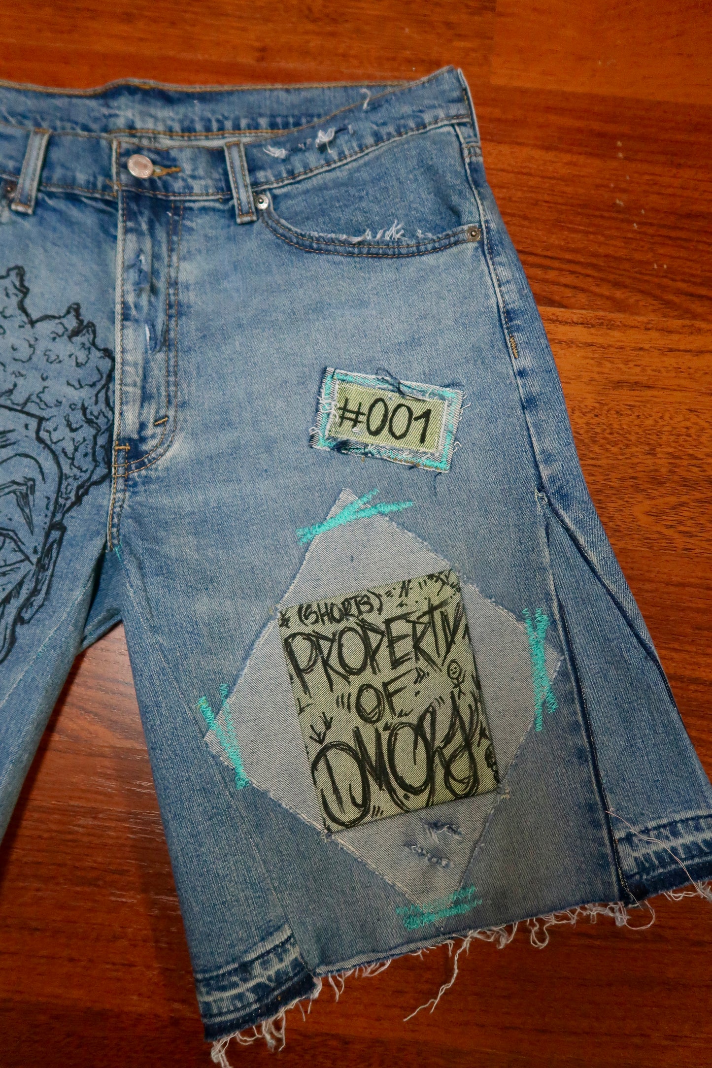FACES JORTS (LIGHT WASH)